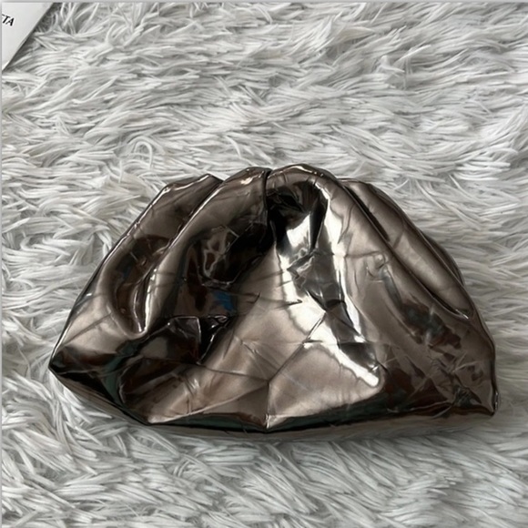 Bottega Veneta The Pouch Mini Metallic Leather Clutch NWT - Picture 11 of 12